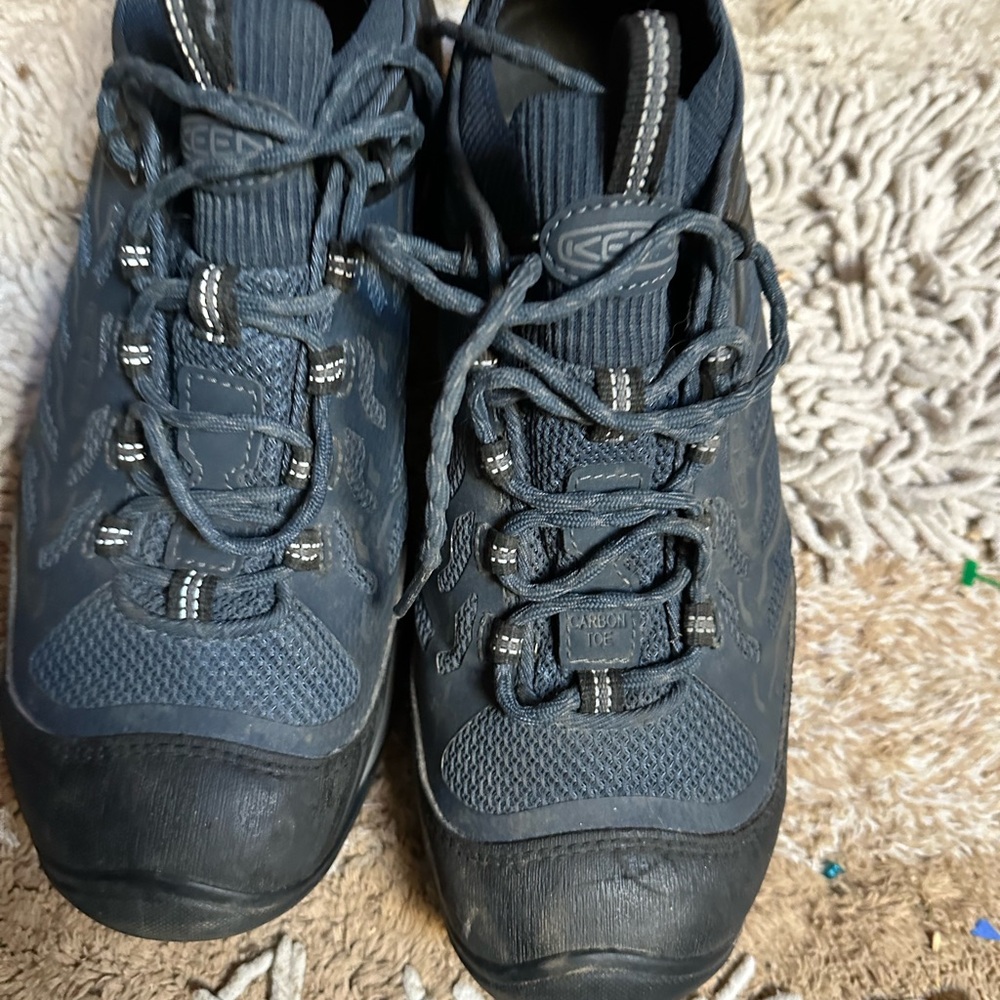 Men's  Shoes sneakers  Keen blue  excellent new condition!Didn't like the color